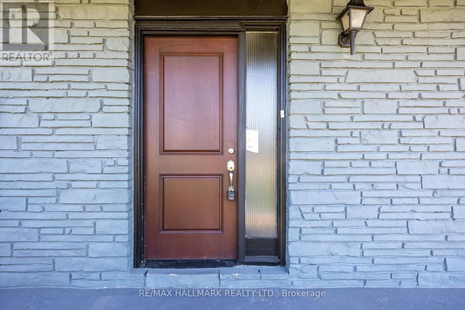 109 Thickson Road S, Whitby, ON