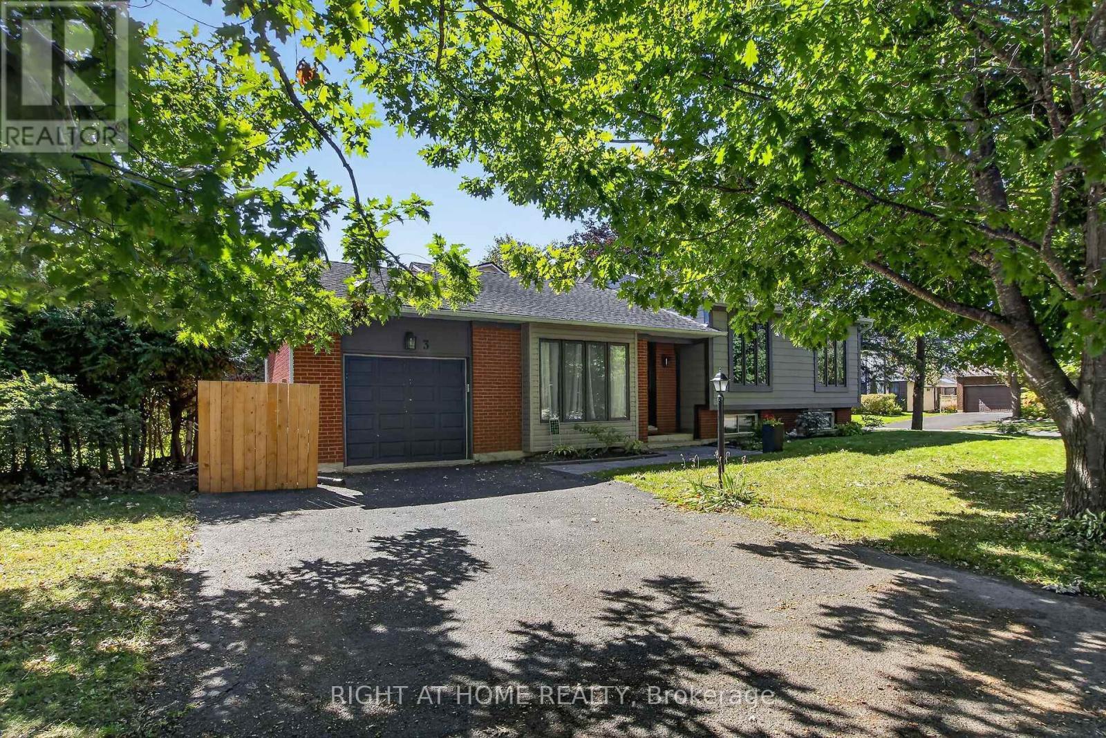 3 Pommel Crescent, Ottawa, ON