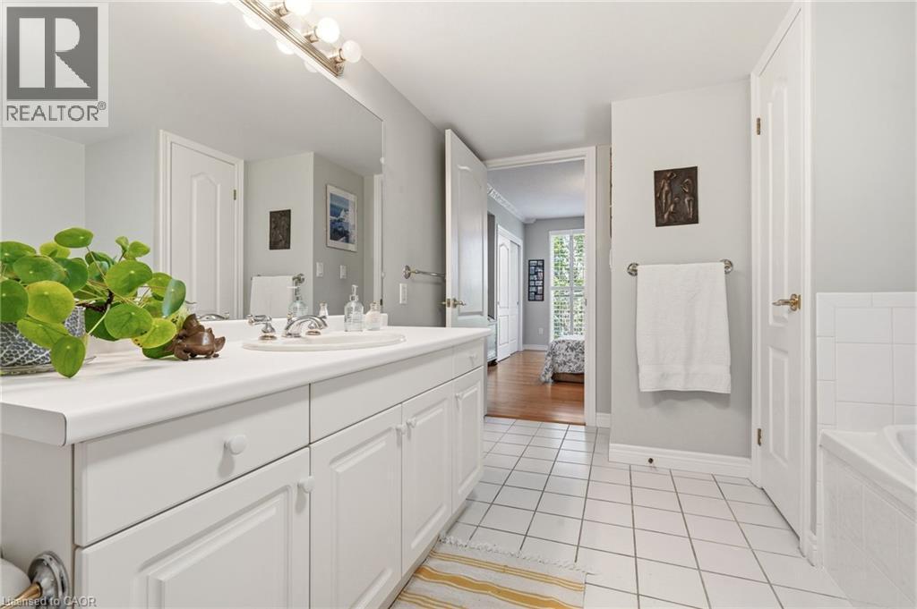 77 Governor'S Road Unit# 404, Dundas, ON