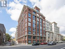 902 - 18 BEVERLEY STREET Toronto, ON M5T 3L2