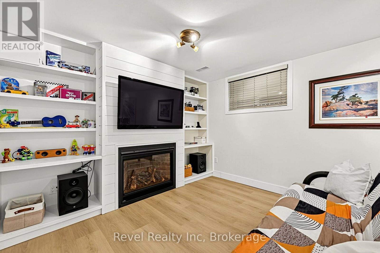 18 Rue Vanier Road, Tiny (Lafontaine), ON