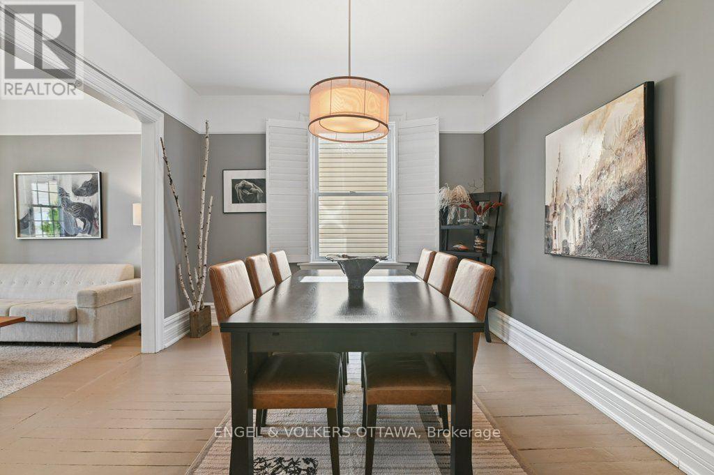 390 Winston Avenue, Ottawa, ON