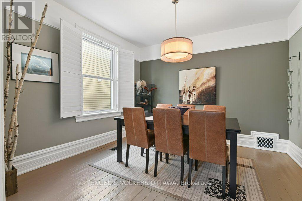 390 Winston Avenue, Ottawa, ON