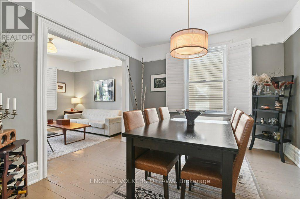 390 Winston Avenue, Ottawa, ON