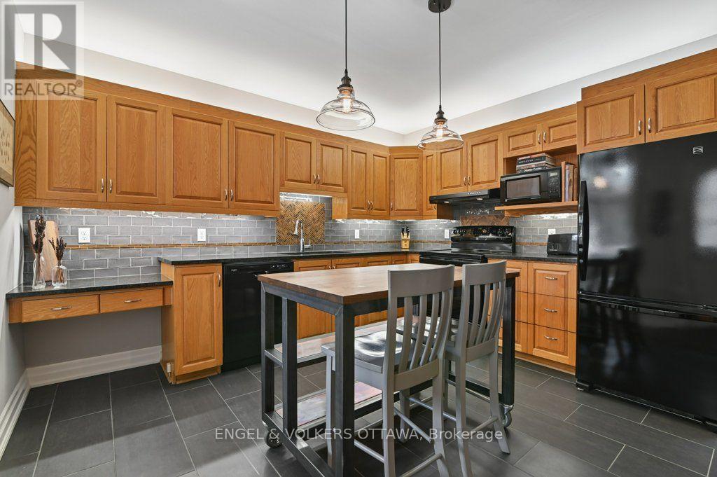 390 Winston Avenue, Ottawa, ON