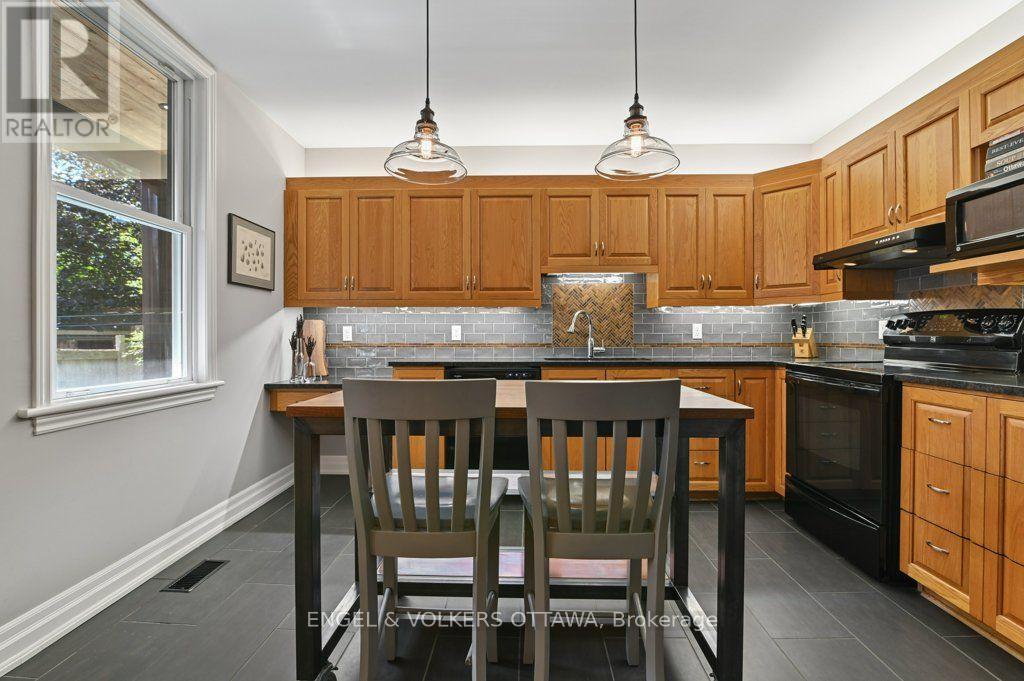 390 Winston Avenue, Ottawa, ON
