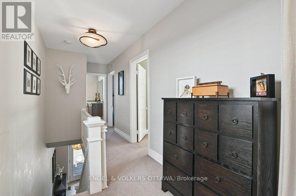 390 Winston Avenue, Ottawa, ON