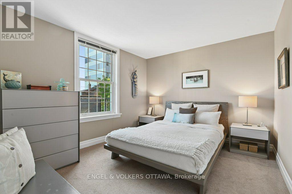 390 Winston Avenue, Ottawa, ON