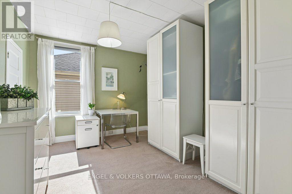 390 Winston Avenue, Ottawa, ON