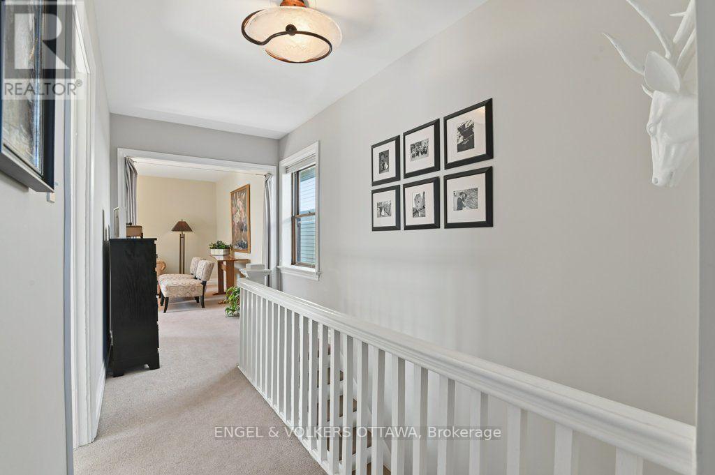 390 Winston Avenue, Ottawa, ON