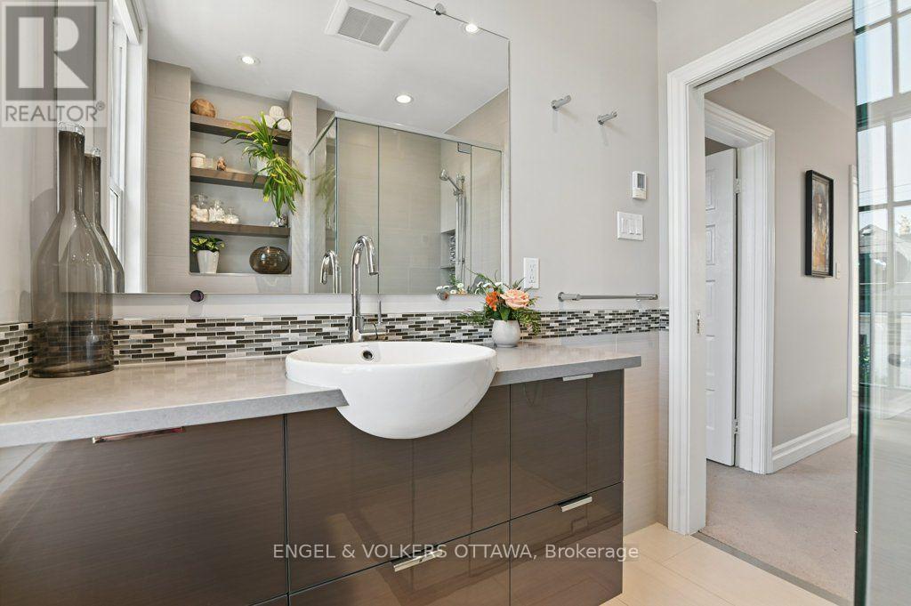 390 Winston Avenue, Ottawa, ON