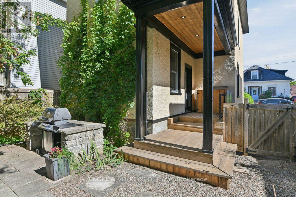 390 Winston Avenue, Ottawa, ON
