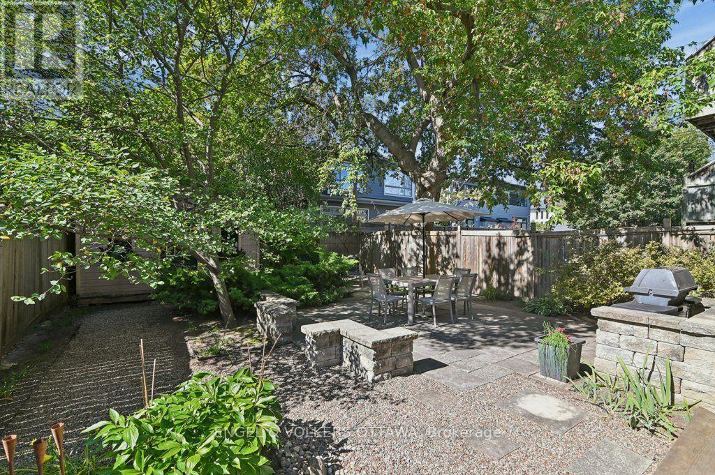 390 Winston Avenue, Ottawa, ON