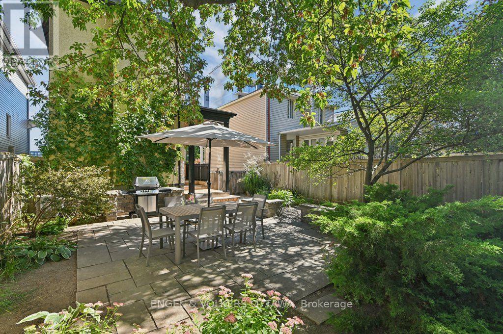 390 Winston Avenue, Ottawa, ON