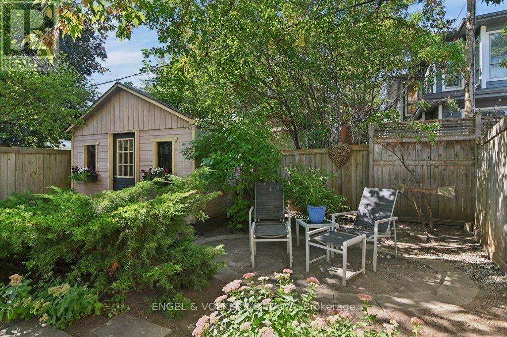 390 Winston Avenue, Ottawa, ON