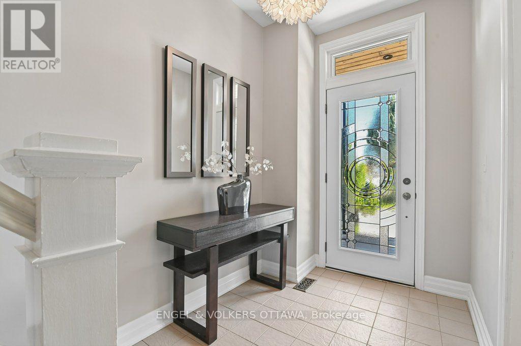 390 Winston Avenue, Ottawa, ON