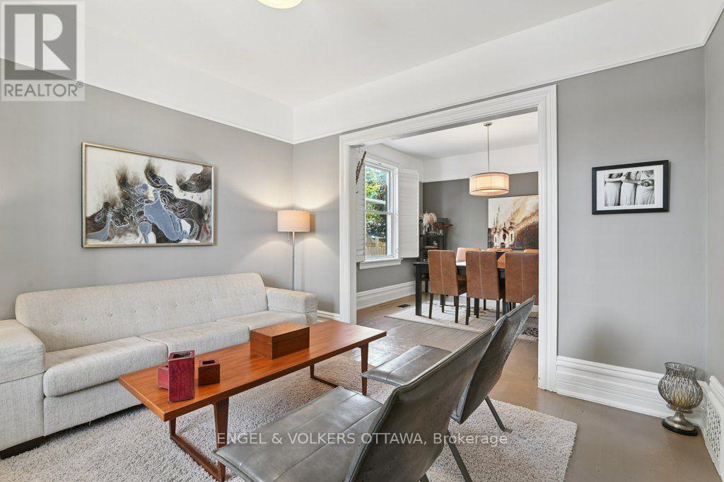 390 Winston Avenue, Ottawa, ON