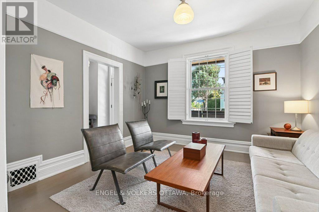 390 Winston Avenue, Ottawa, ON