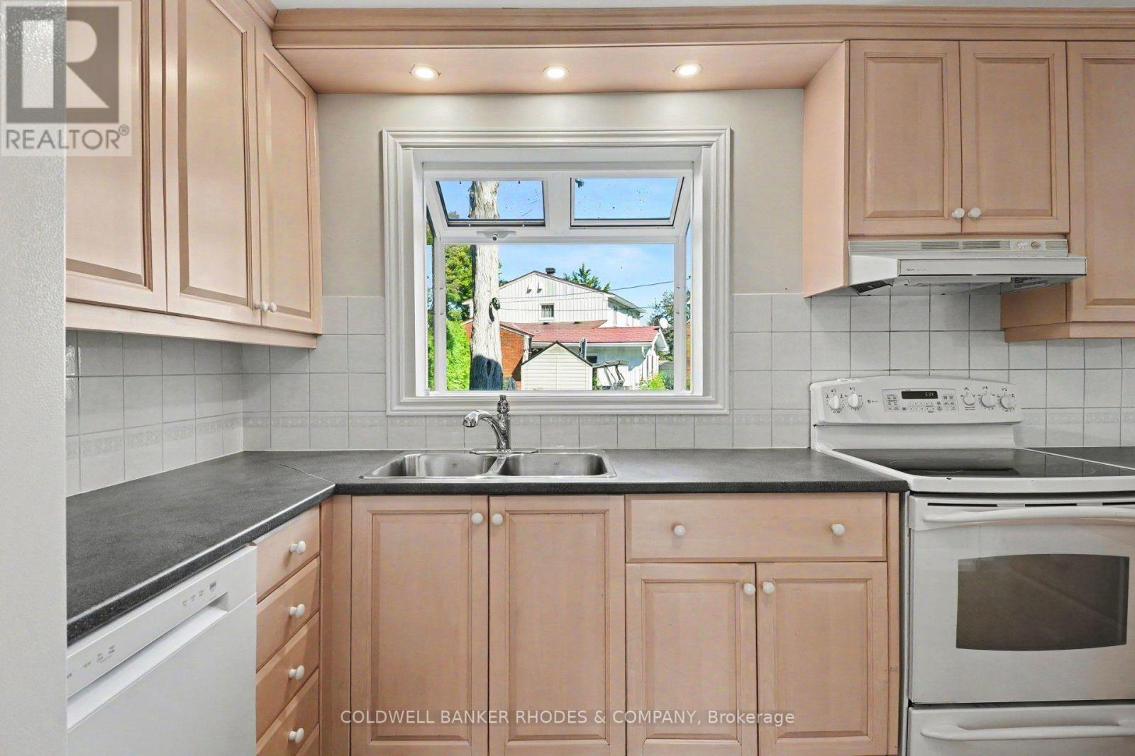 659 Ingram Crescent, Ottawa, ON