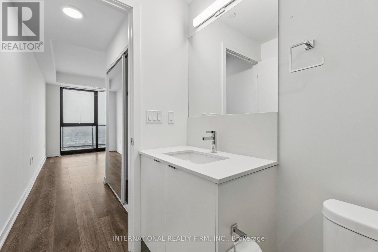 1701 - 1606 Charles Street, Whitby, ON