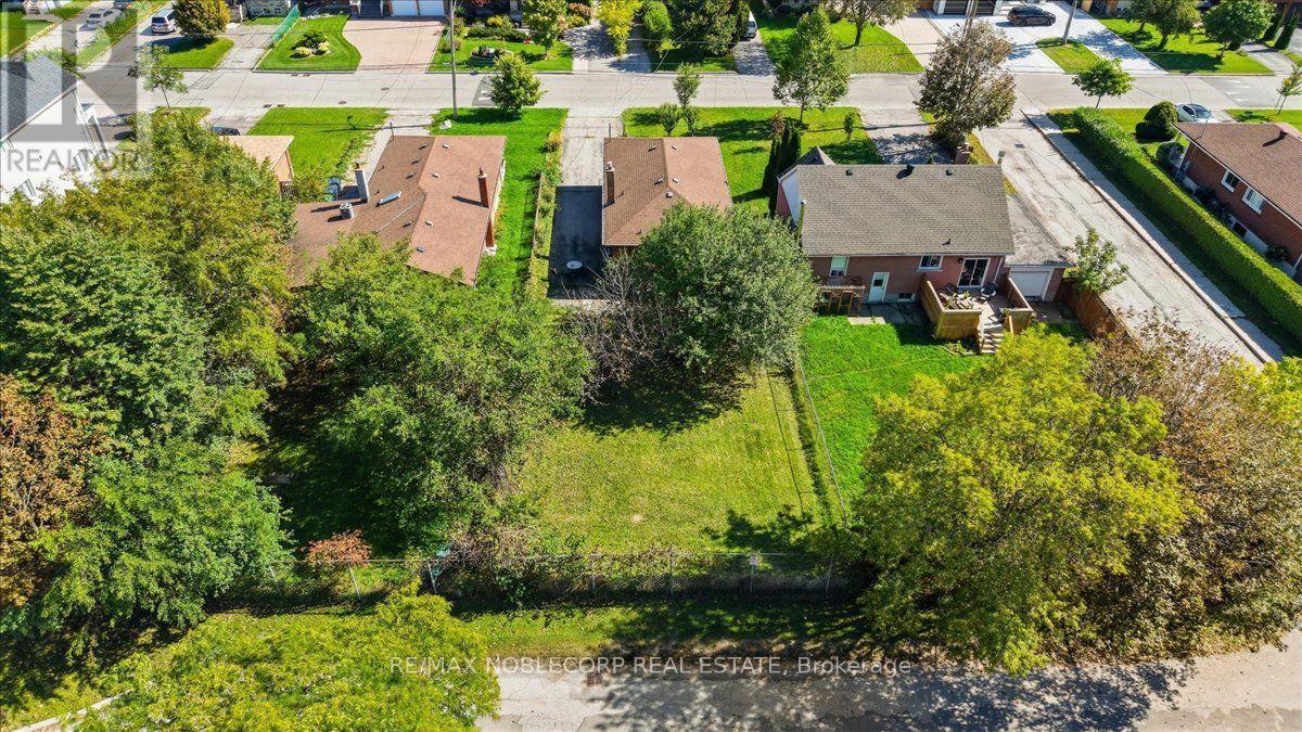 66 Gooderham Drive, Toronto, ON