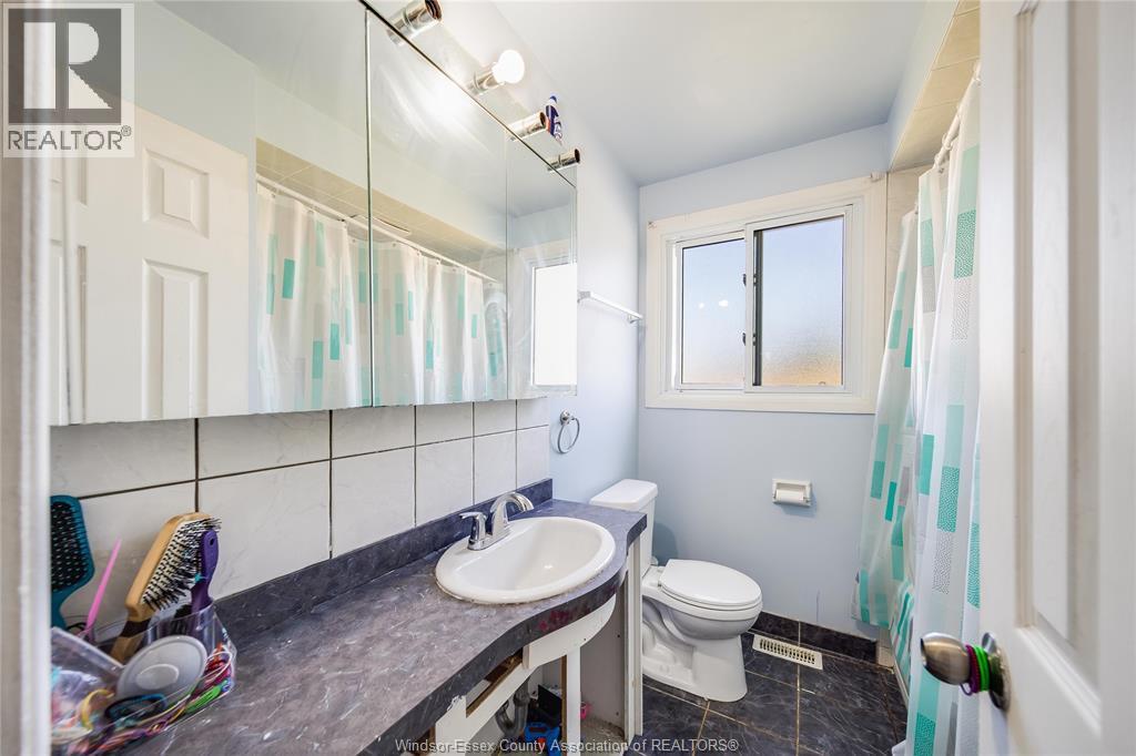 368 Carling Crescent, Windsor, ON