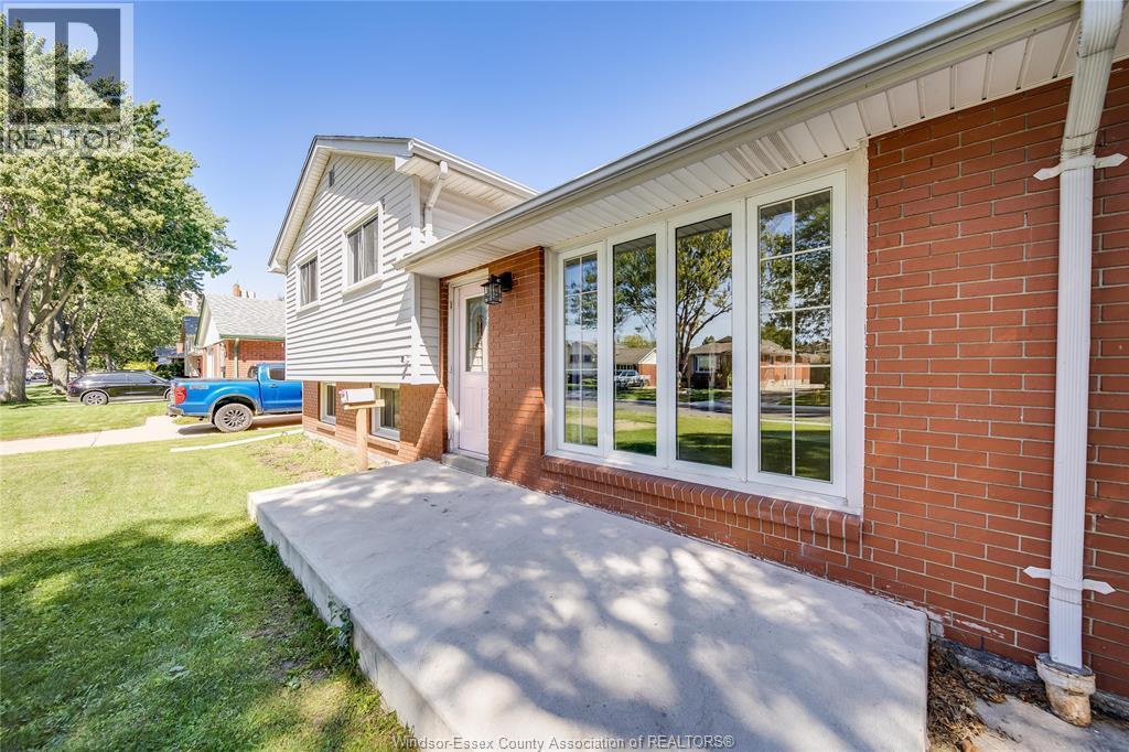368 Carling Crescent, Windsor, ON