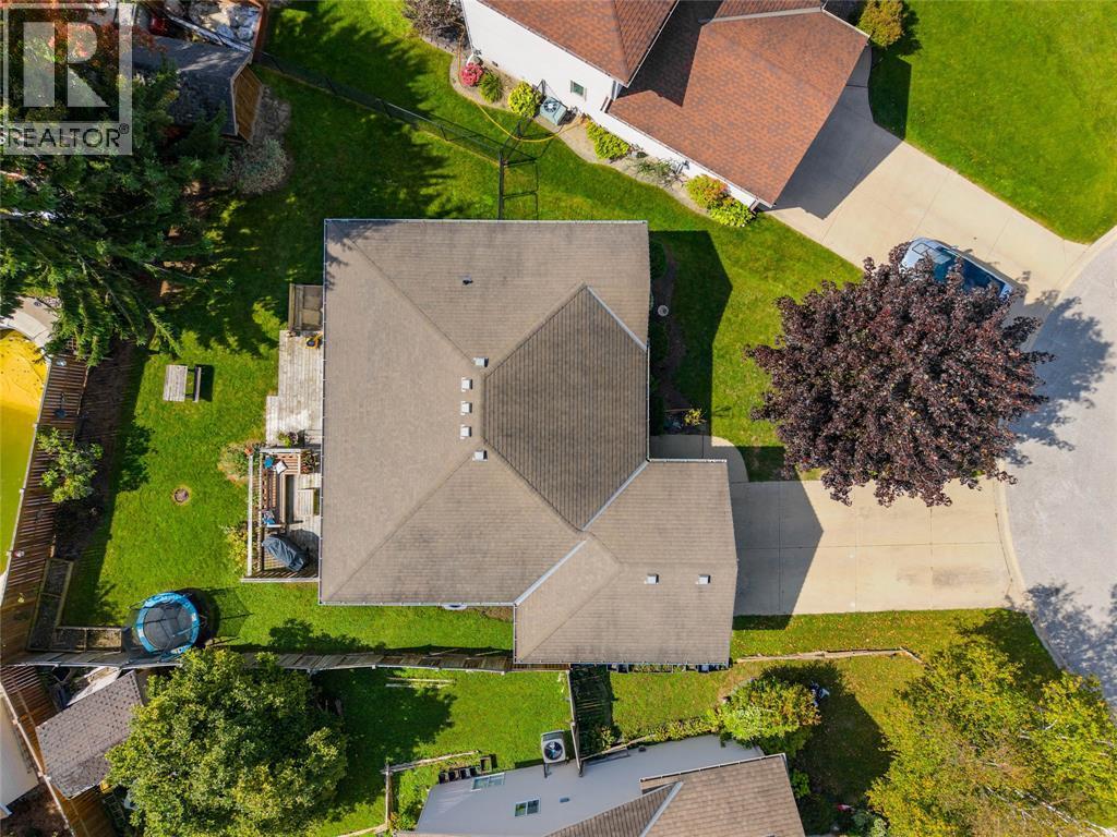4069 Pine Crescent, Petrolia, ON