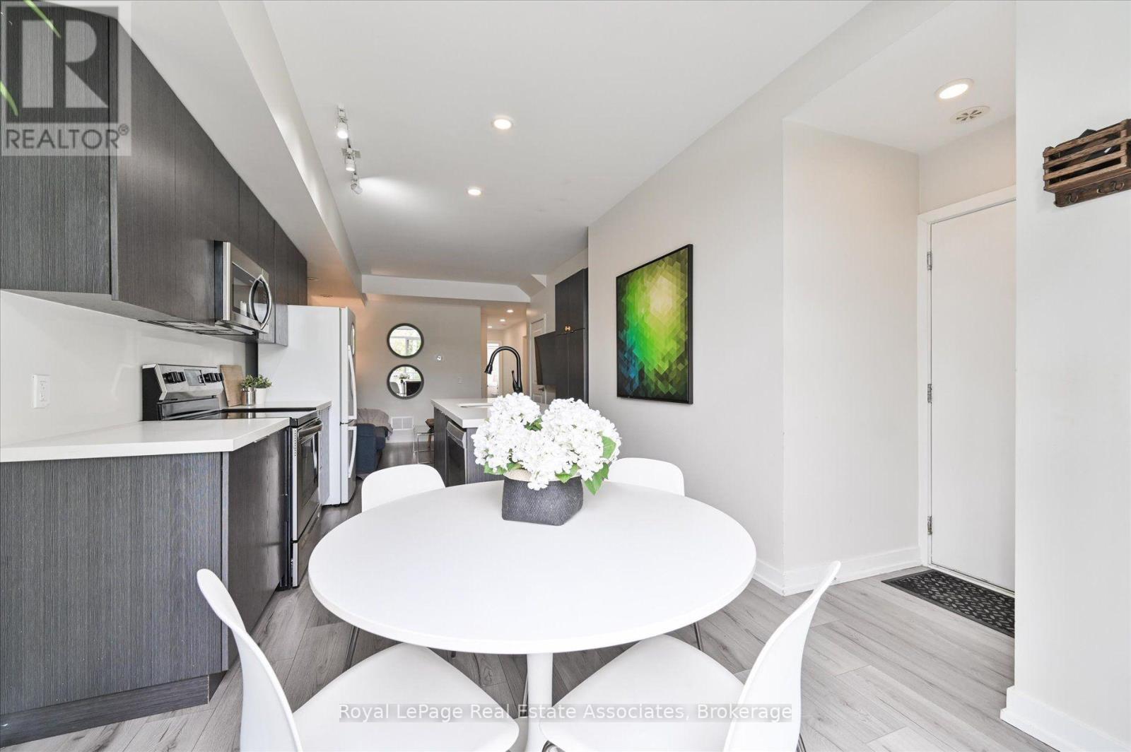 204 - 3058 Sixth Line, Oakville, ON