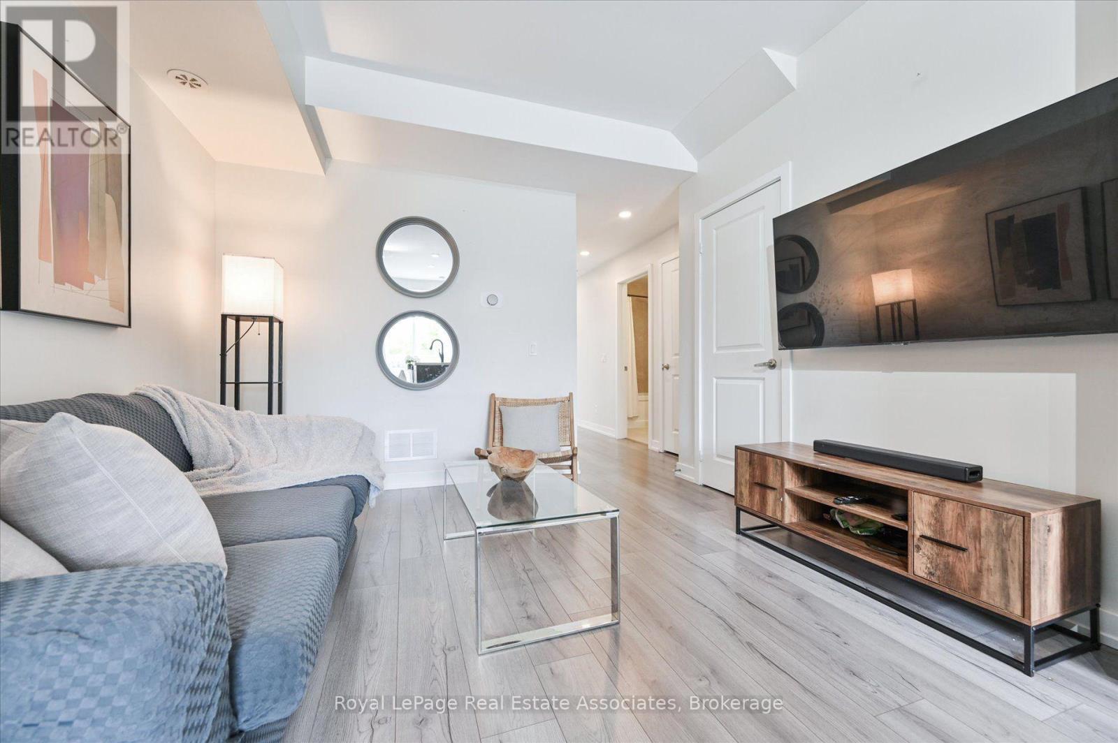 204 - 3058 Sixth Line, Oakville, ON