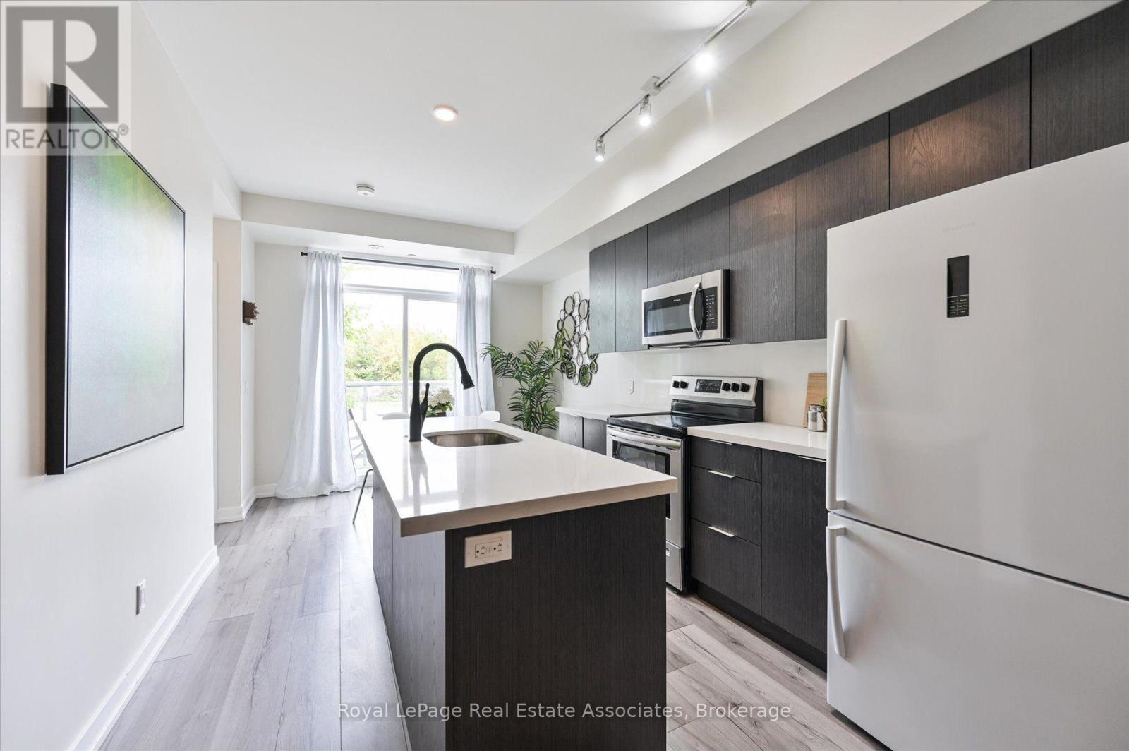 204 - 3058 Sixth Line, Oakville, ON