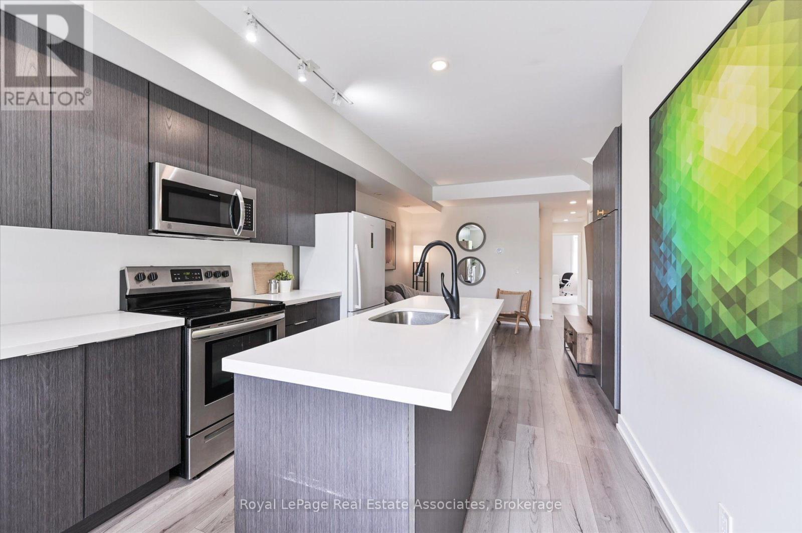 204 - 3058 Sixth Line, Oakville, ON