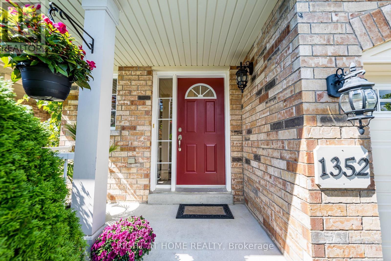 1352 Wadebridge Crescent, Oshawa, ON