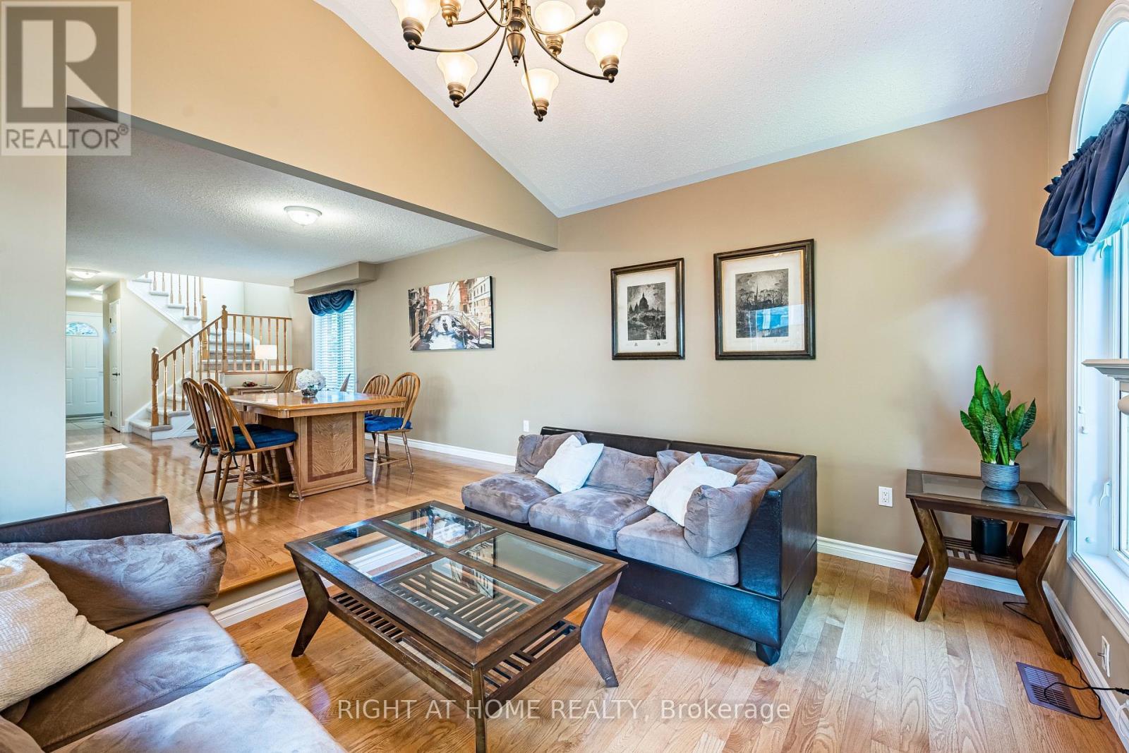 1352 Wadebridge Crescent, Oshawa, ON