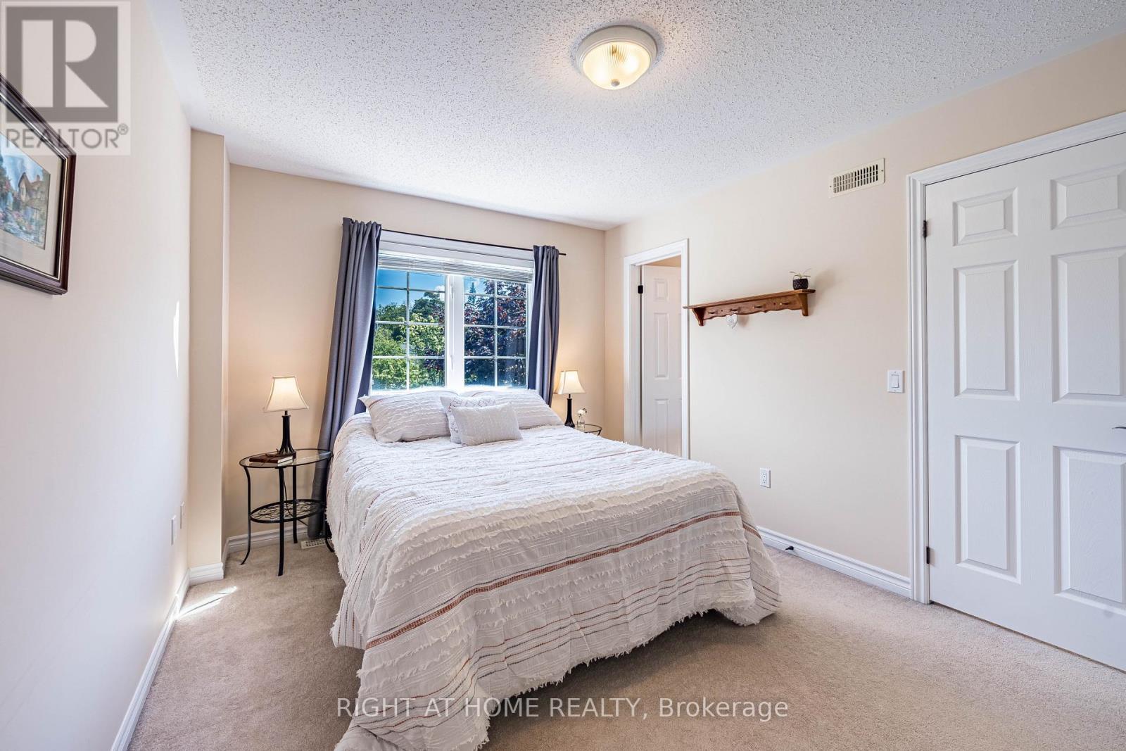 1352 Wadebridge Crescent, Oshawa, ON