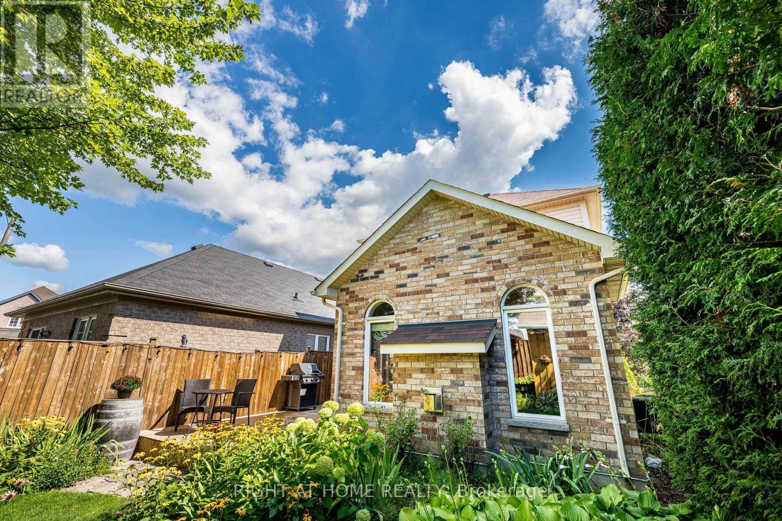 1352 Wadebridge Crescent, Oshawa, ON
