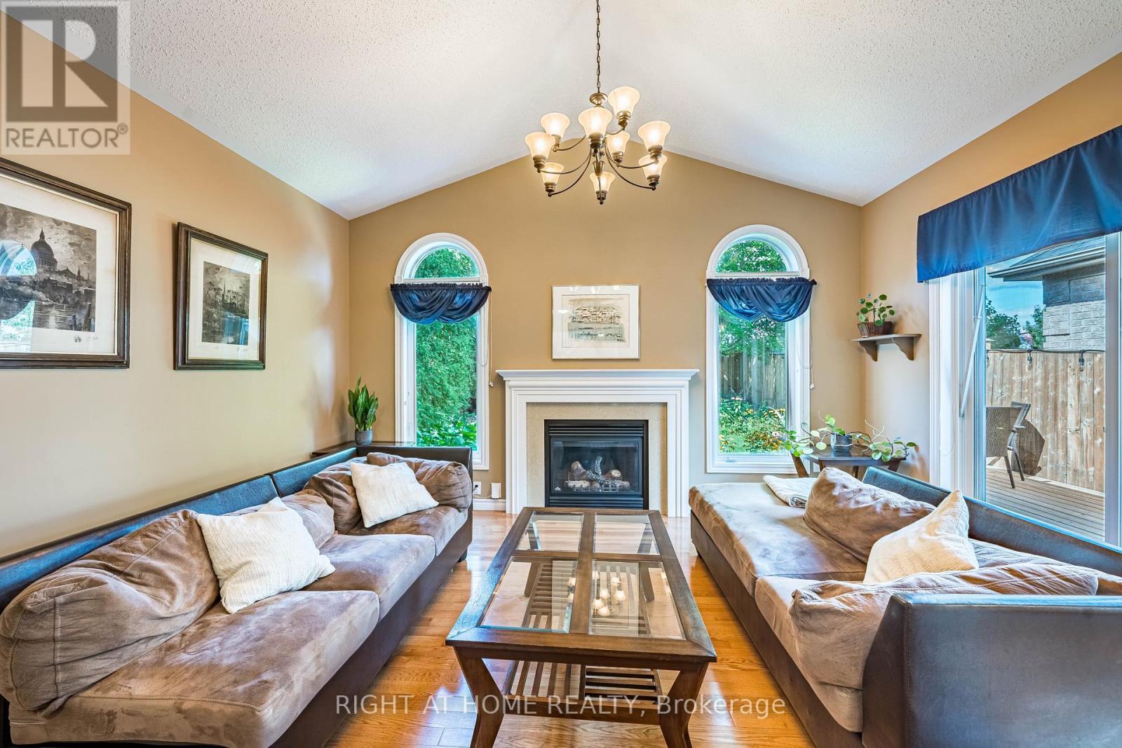 1352 Wadebridge Crescent, Oshawa, ON