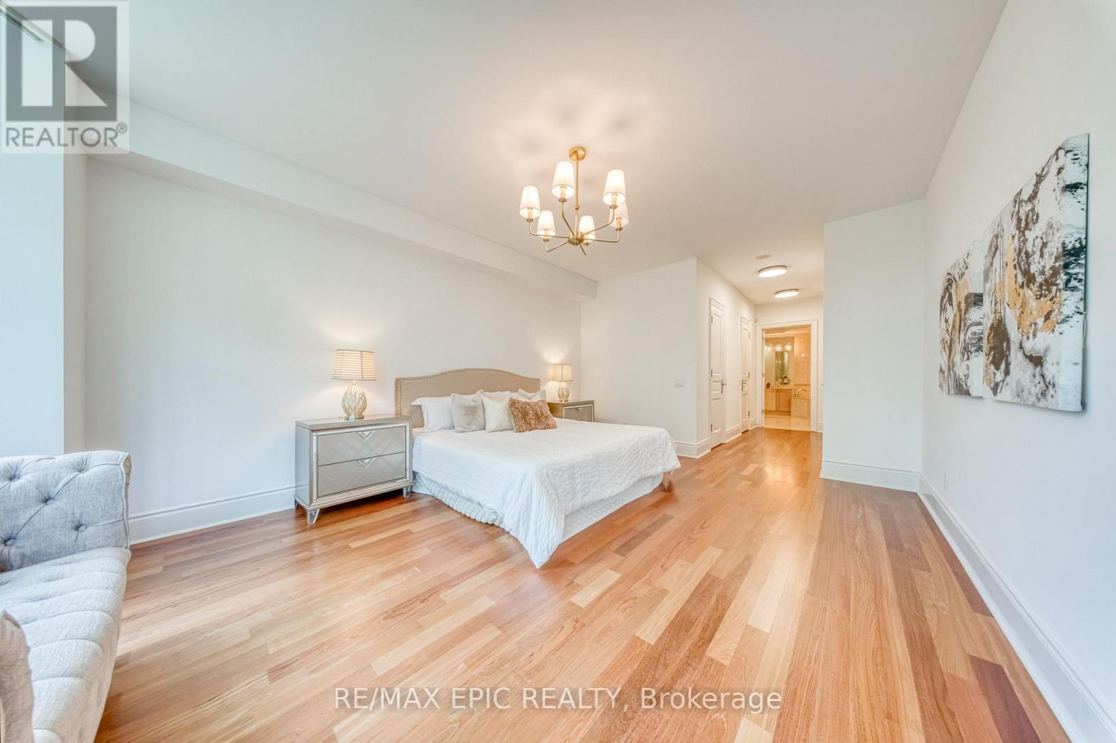 211 - 7071 Bayview Avenue, Markham, ON