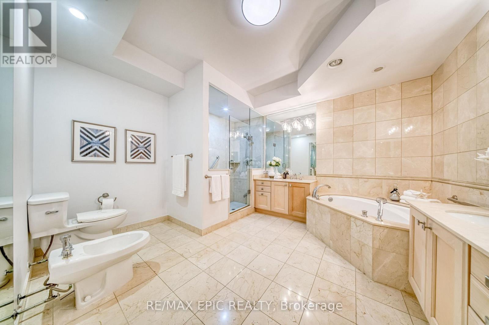 211 - 7071 Bayview Avenue, Markham, ON