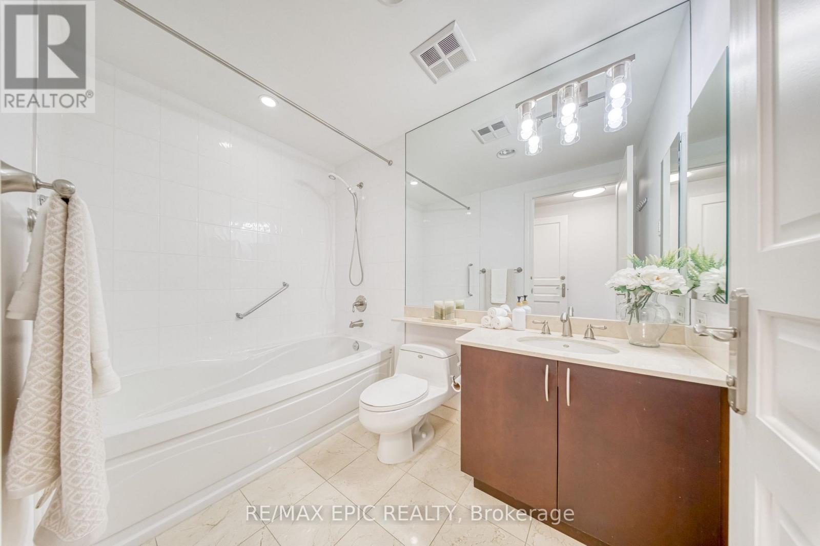 211 - 7071 Bayview Avenue, Markham, ON