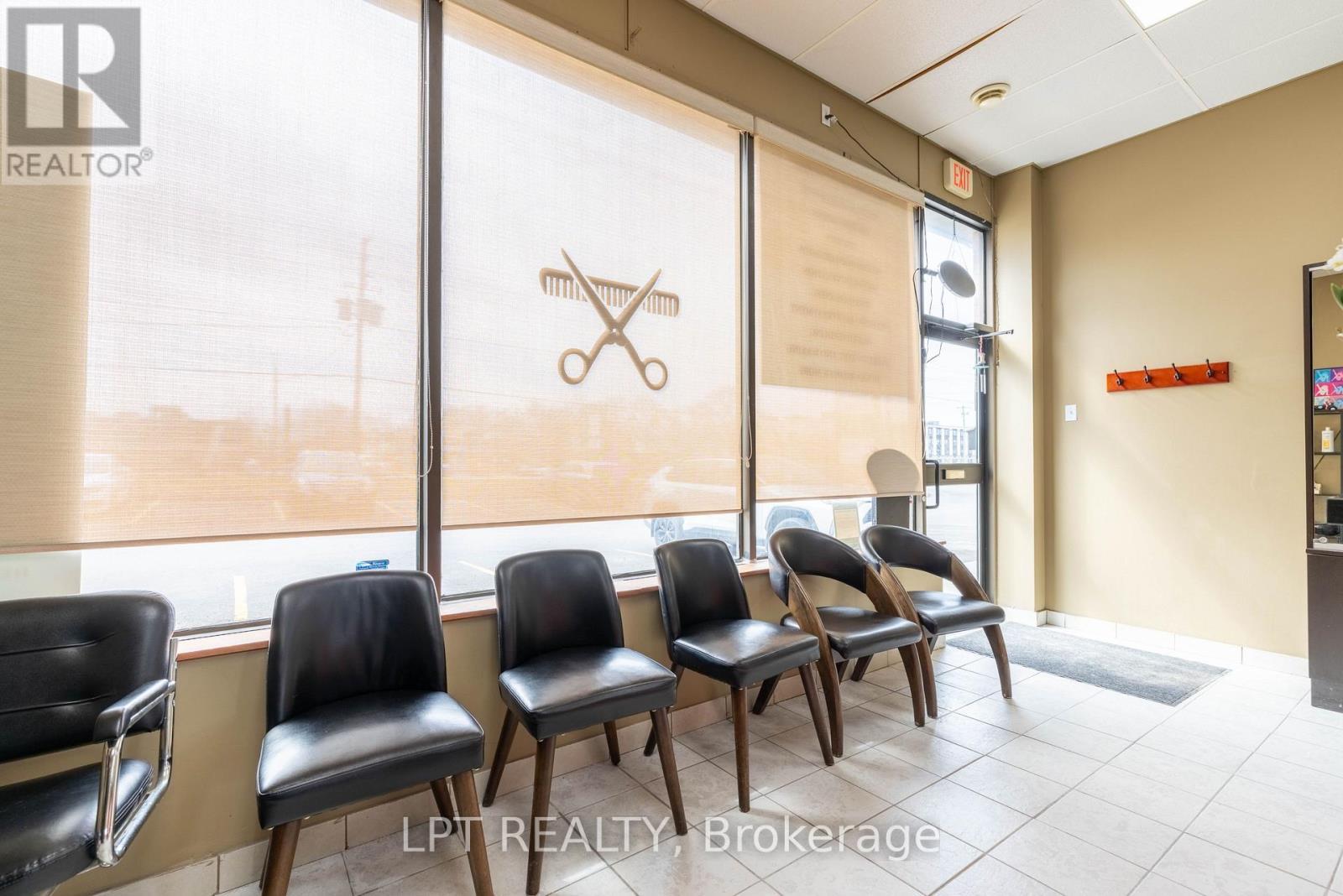3 - 15461 Yonge Street, Aurora, ON