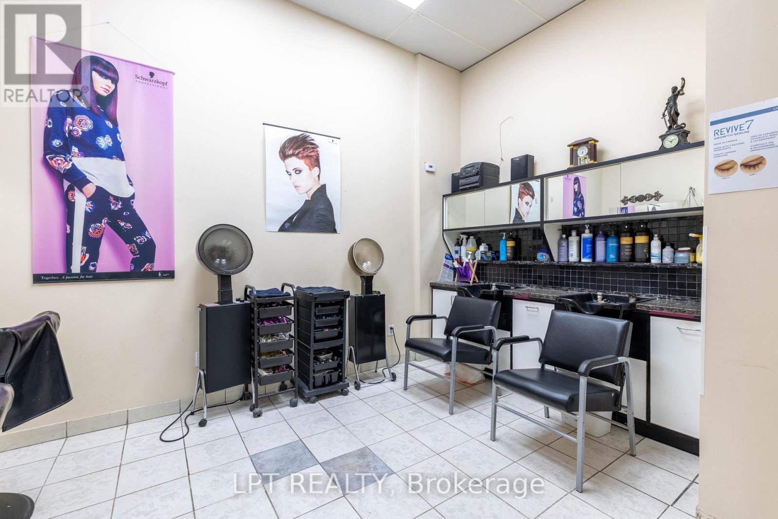 3 - 15461 Yonge Street, Aurora, ON