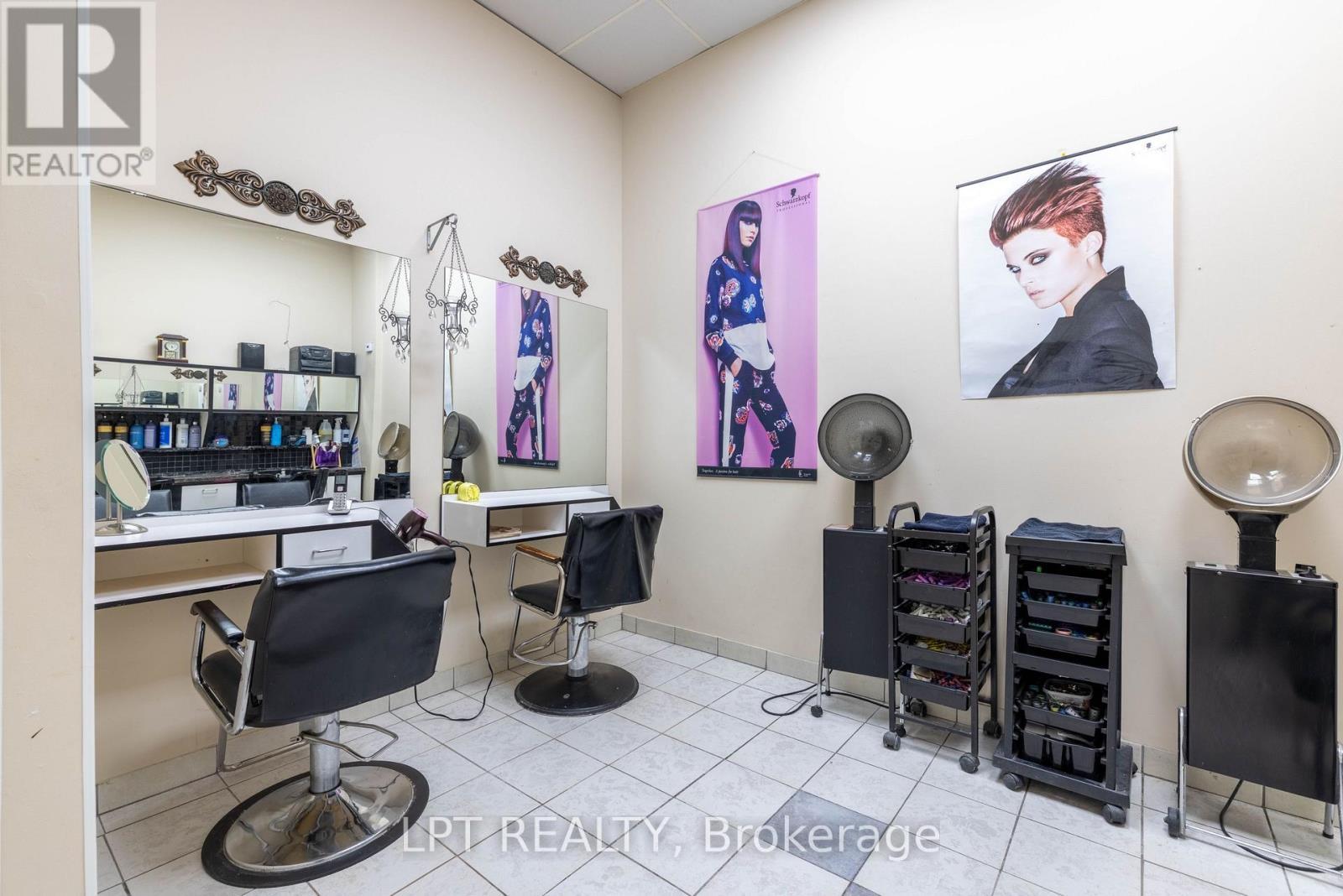3 - 15461 Yonge Street, Aurora, ON