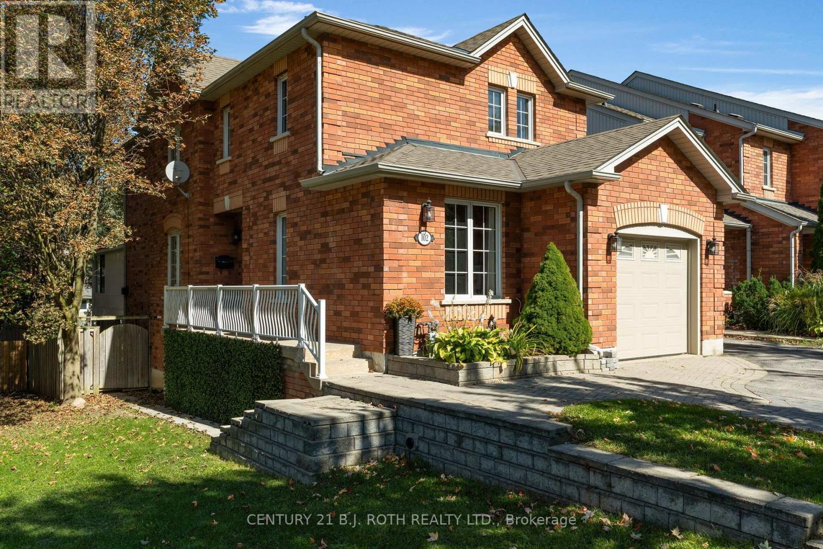 102 Holgate Street, Barrie, ON