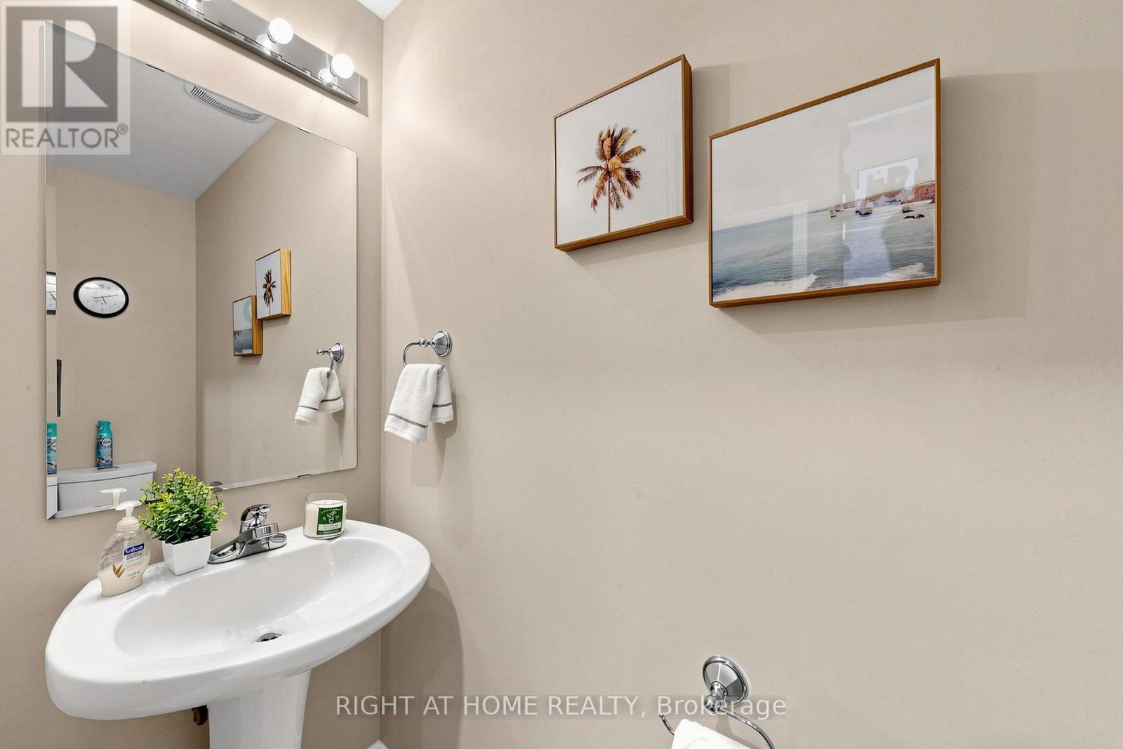 Powder Room - 5 Mendoza Drive, Brampton, ON
