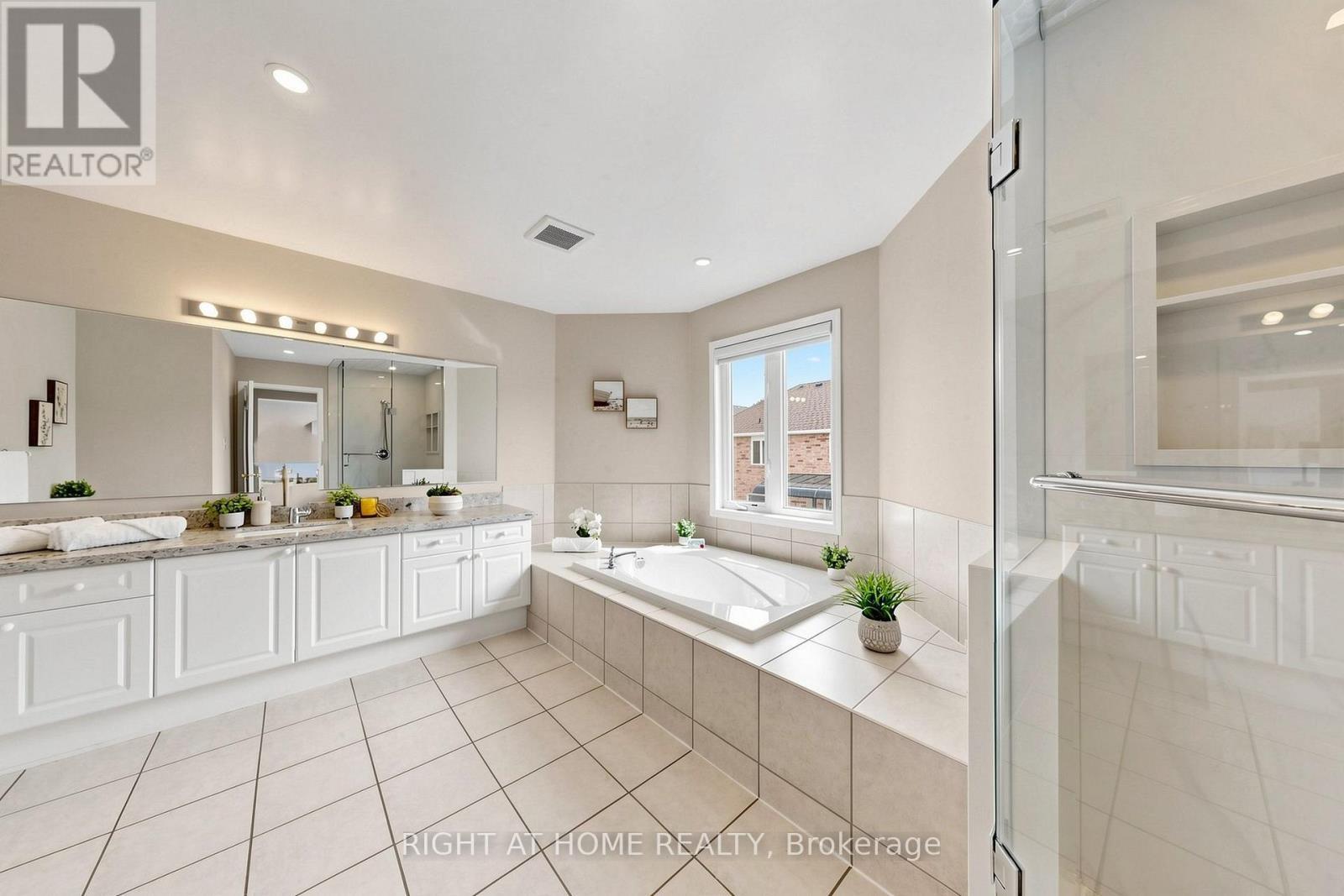 Primary Bath - 5 Mendoza Drive, Brampton, ON