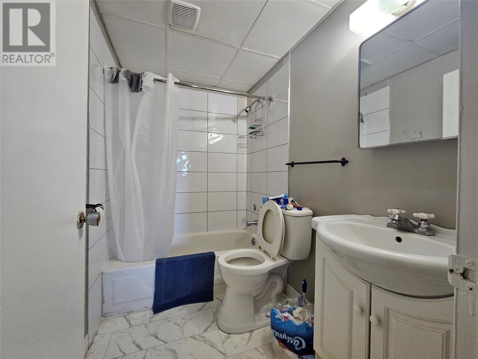 Full bath - Upper Unit - 28 Water Street W, St. Lawrence, NL