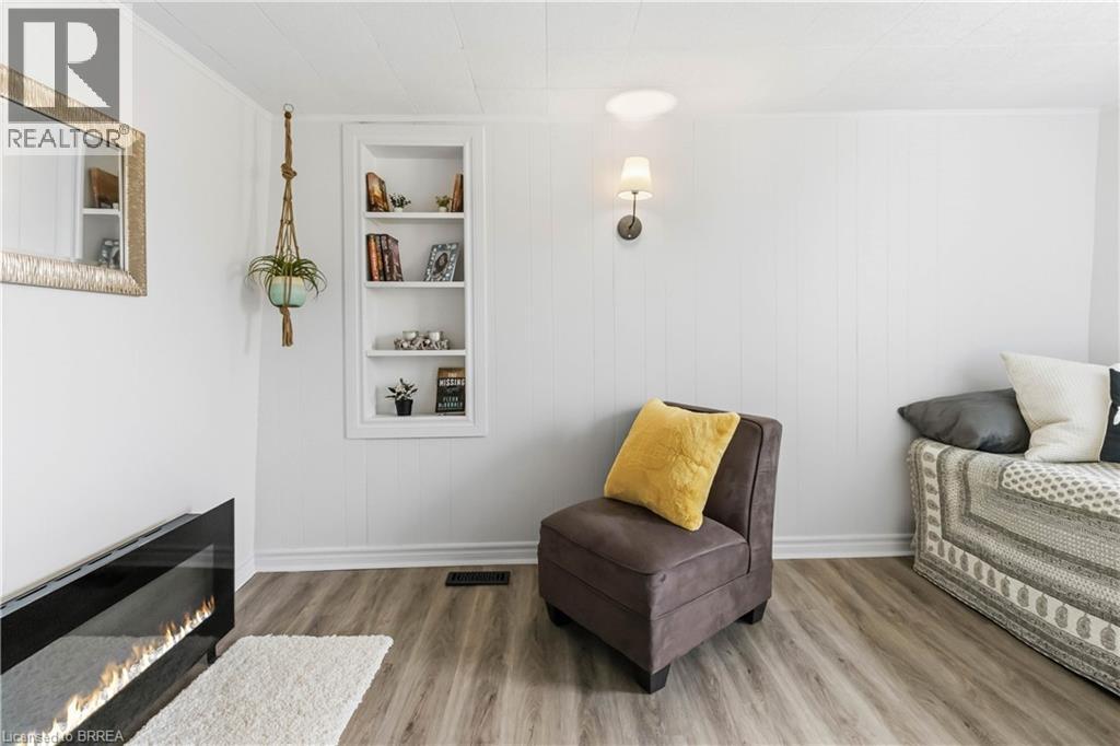 1 Kings Lane, Scotland, ON