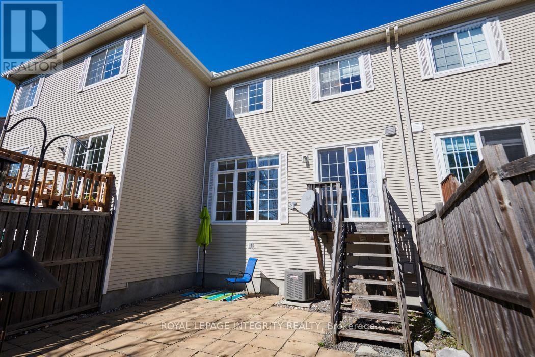 416 Wisteria Crescent, Ottawa, ON