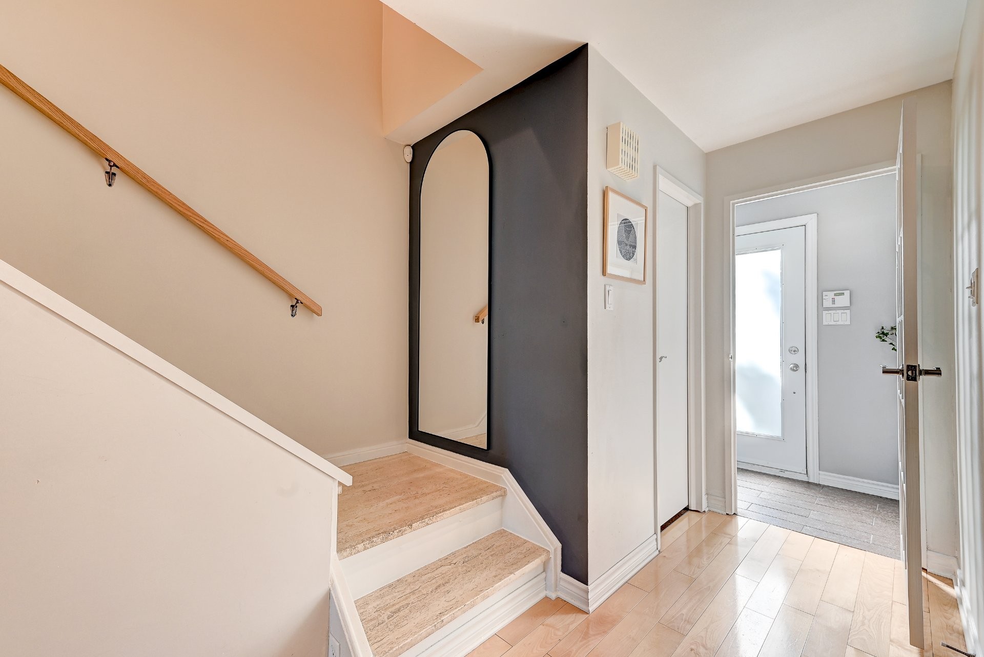 Mud Room - 1280 Place Port-Royal, Brossard, QC